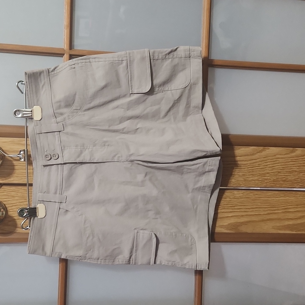Eddie Bauer Light Gray Summer Trail Shorts Size 8